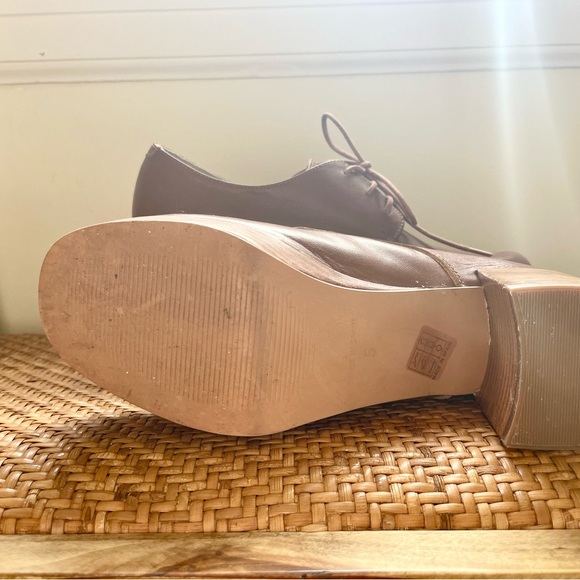 NEW || Brown Leather Heels - Picture 4 of 7